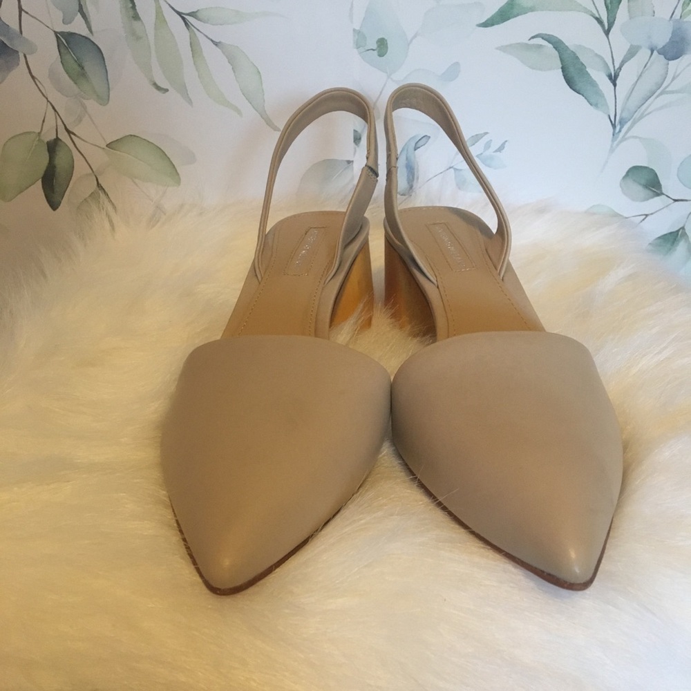 Beige/Tan Antonio Melani Heel / Wedge. Size 8.5.